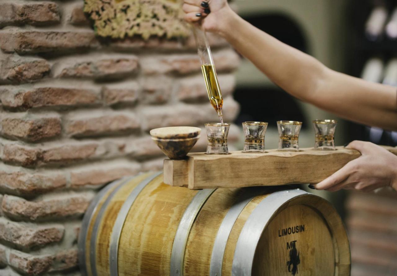 Vinotel Boutique Готель Тбілісі